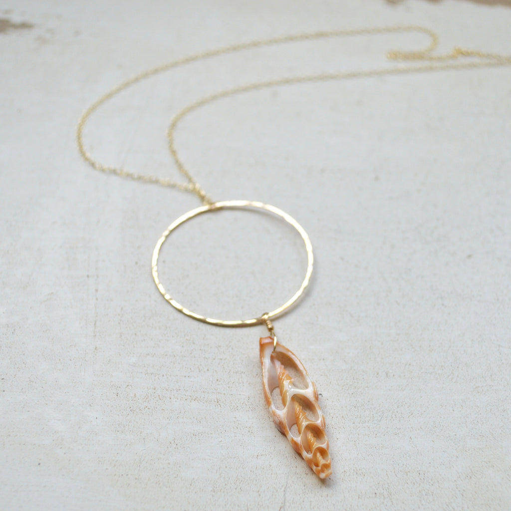 Mitra Shell Hoop Necklace in Gold