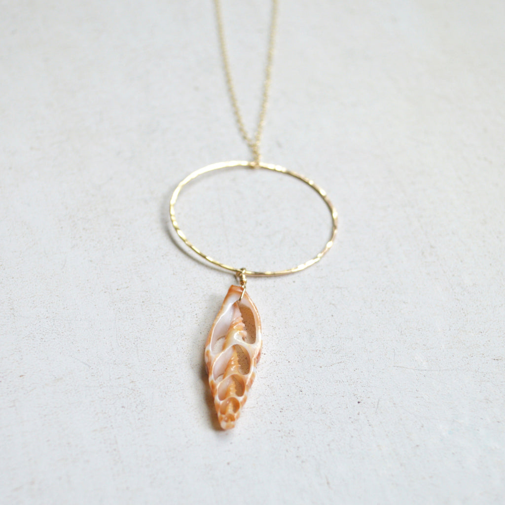 Mitra Shell Hoop Necklace in Gold