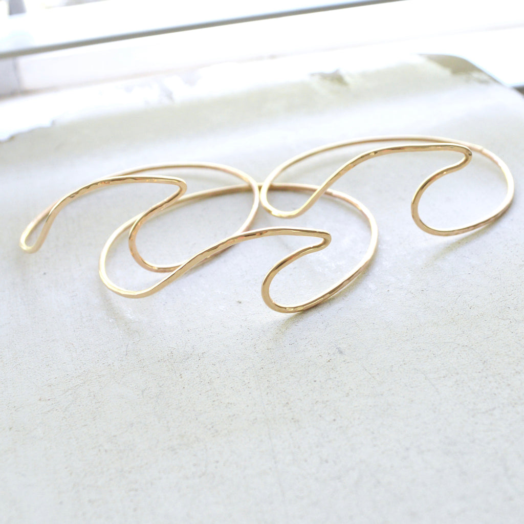Wave Bangle in Gold