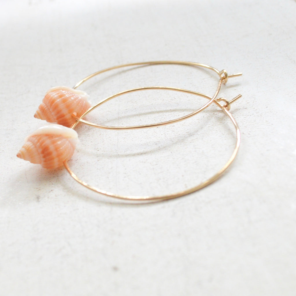 Tapok Shell Hoops in Gold